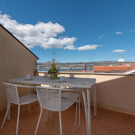 Amazing 2 Bedroom With A Sea View Trogir