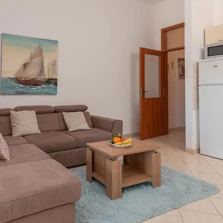 Amazing 2 Bedroom With A Sea View Apartment *