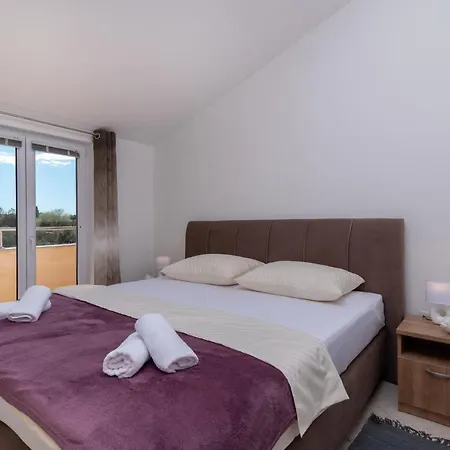 Apartment Amazing 2 Bedroom With A Sea View Trogir